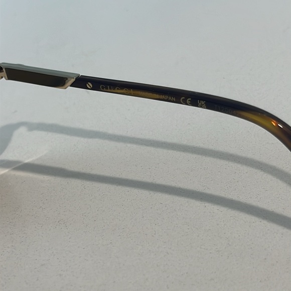 Brand new Gucci sunglasses. Only worn once, got as a gift, not my style - Picture 7 of 11